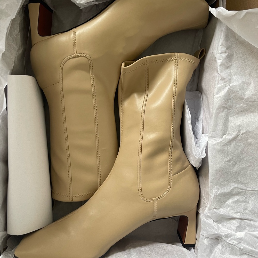 Trendy booties - Picture 3 of 3